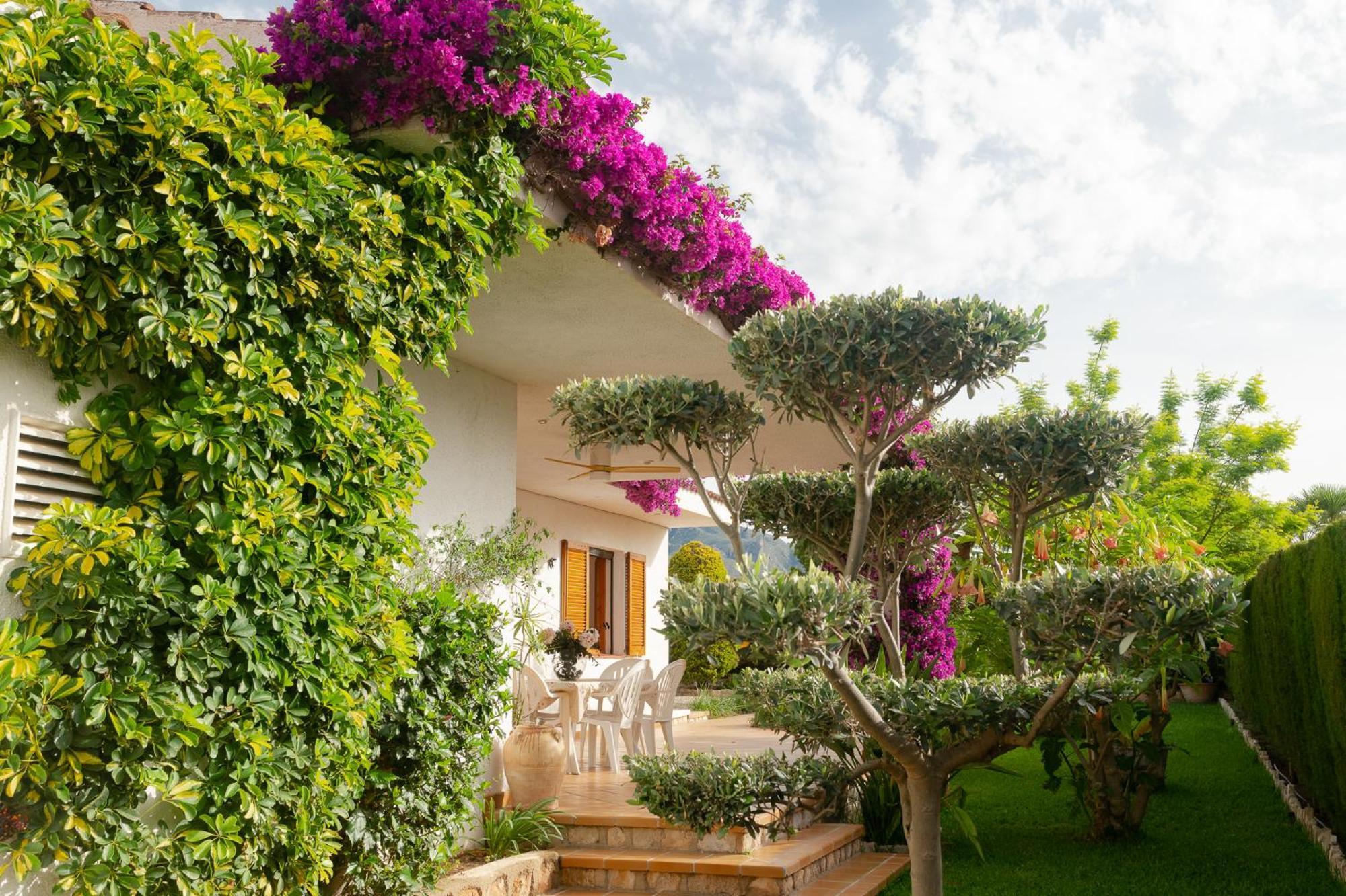 Exclusiva Villa Con Piscina كالافات المظهر الخارجي الصورة